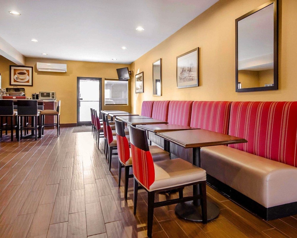 Comfort Suites Louisville East 35/38