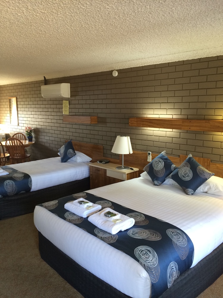 TUMUT VALLEY MOTEL 10/32