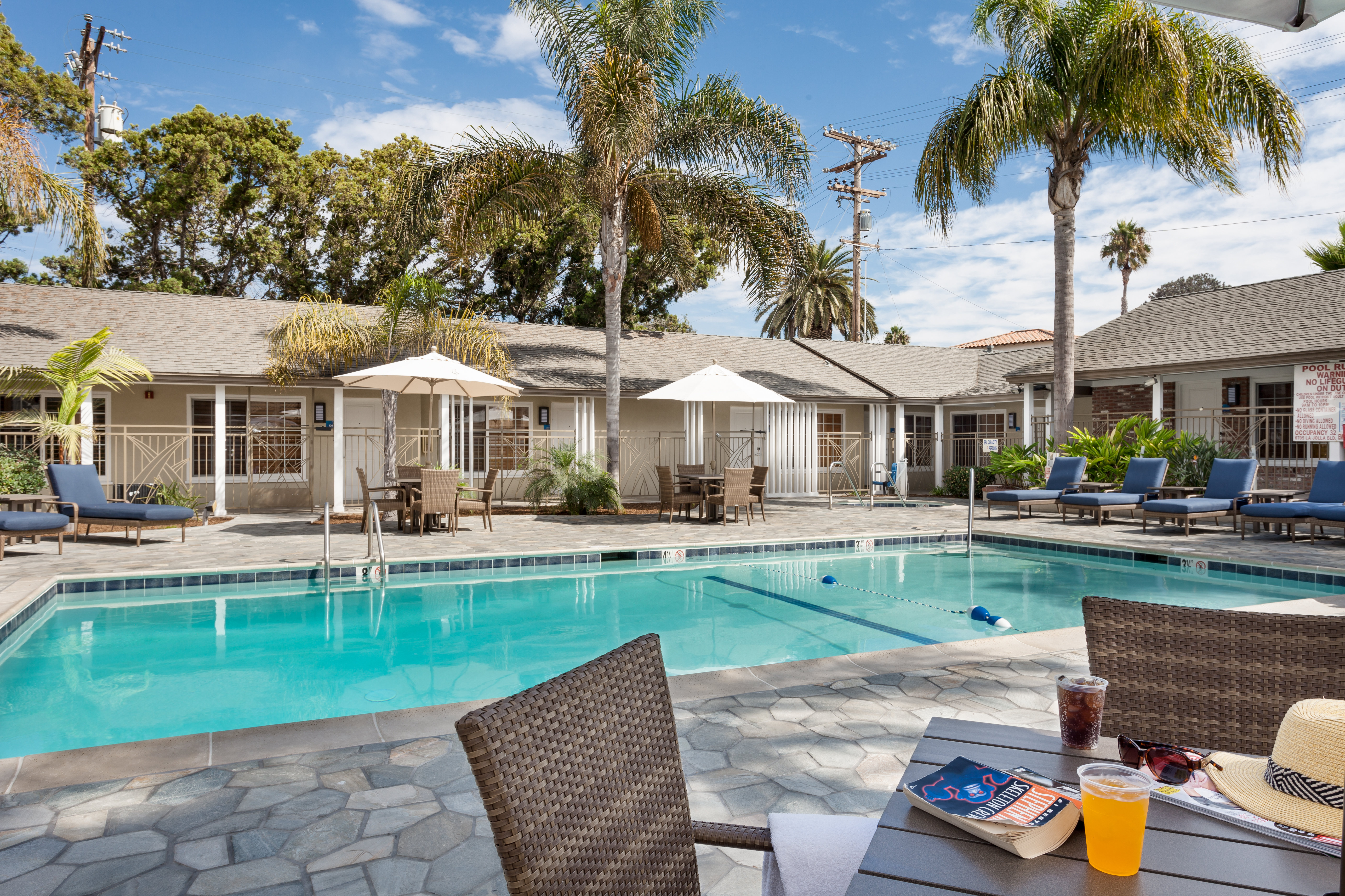 Holiday Inn Express and Suites La Jolla - Windansea Beach 3/24