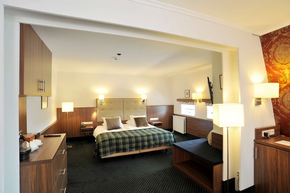 GOLDEN TULIP HOTEL CENTRAL 42/85