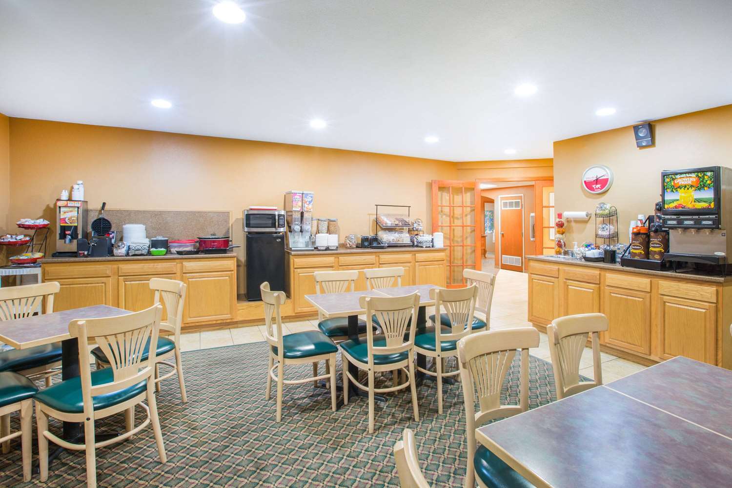 Ramada by Wyndham Spirit Lake/Okoboji 24/34