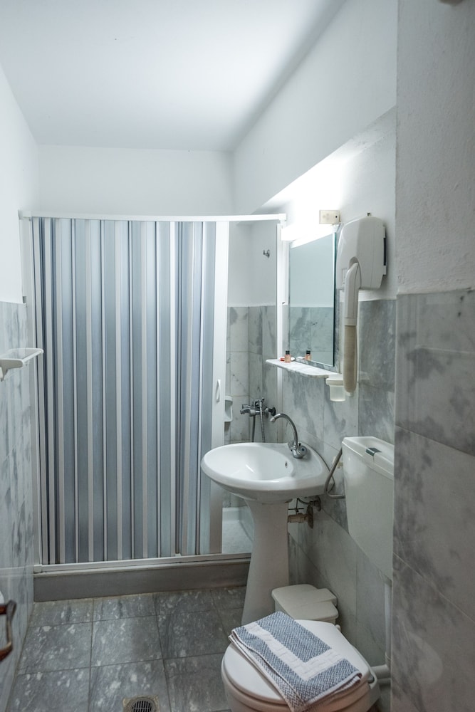 Artemis Hotel Apartments 49/50