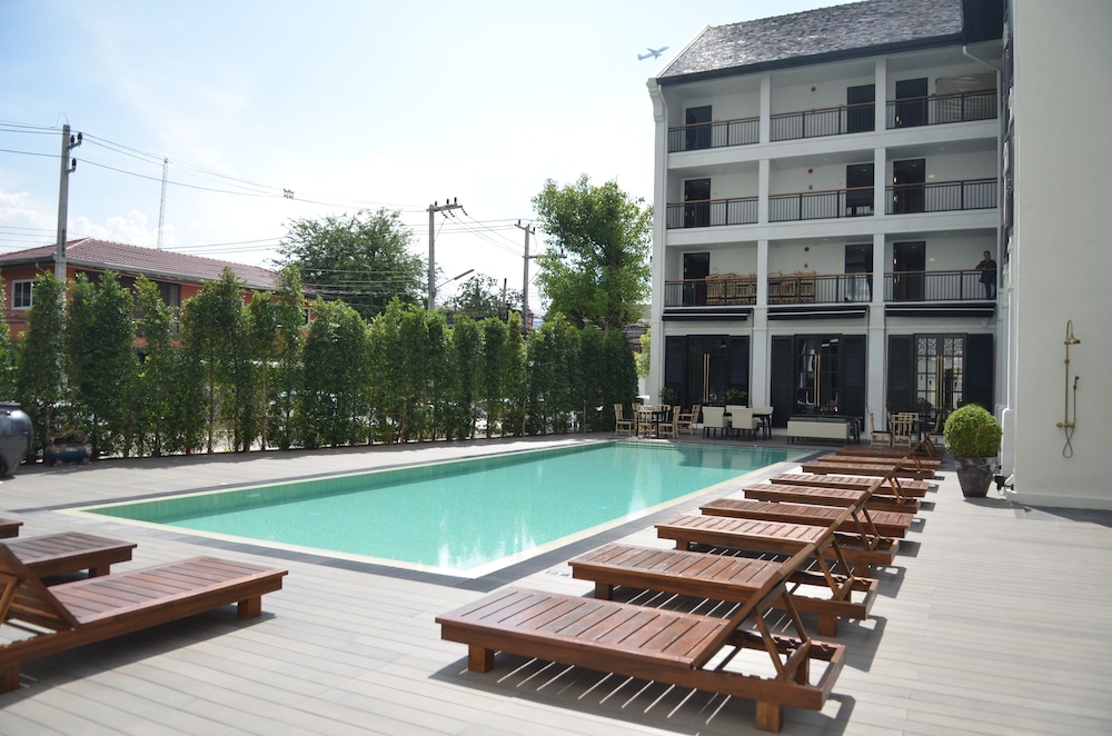 Buri Siri Hotel 12/71