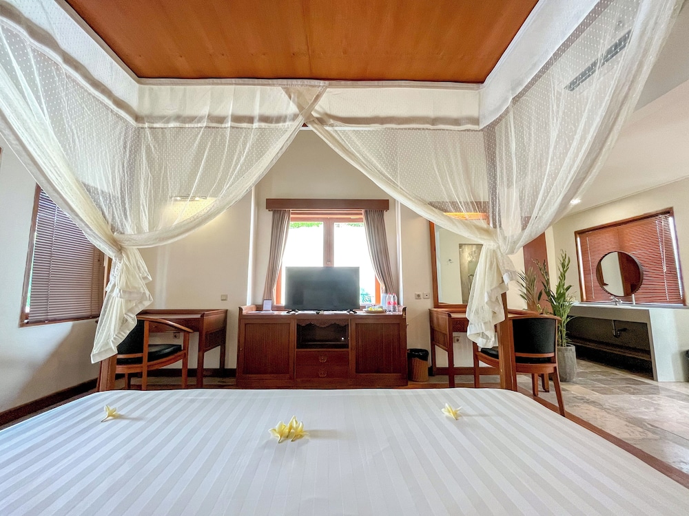 The Lagoon Bali Pool Hotel and Suites 16/50