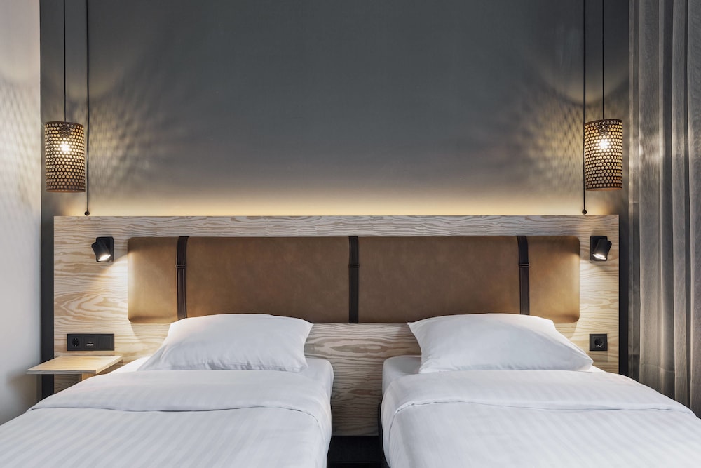 MOXY DUESSELDORF SOUTH 12/52