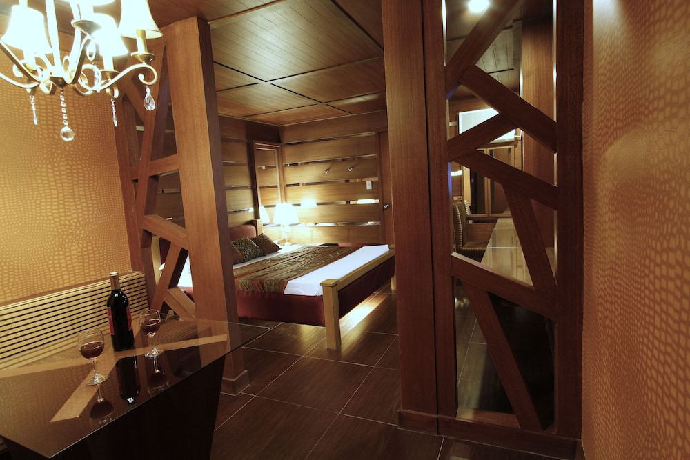 VICTORIA COURT PANORAMA 27/47