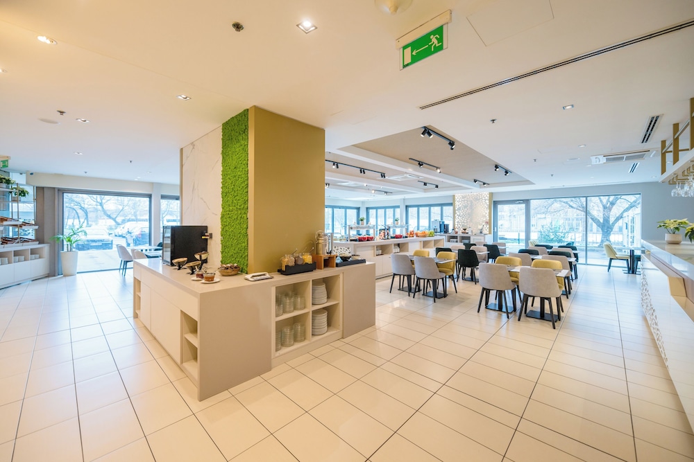 Expo Tower Hotel by Mellow Mood Hotels 62/82