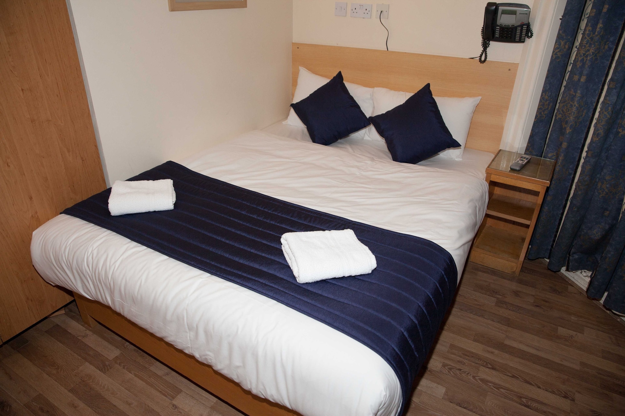 DELUXE, DOUBLE BED