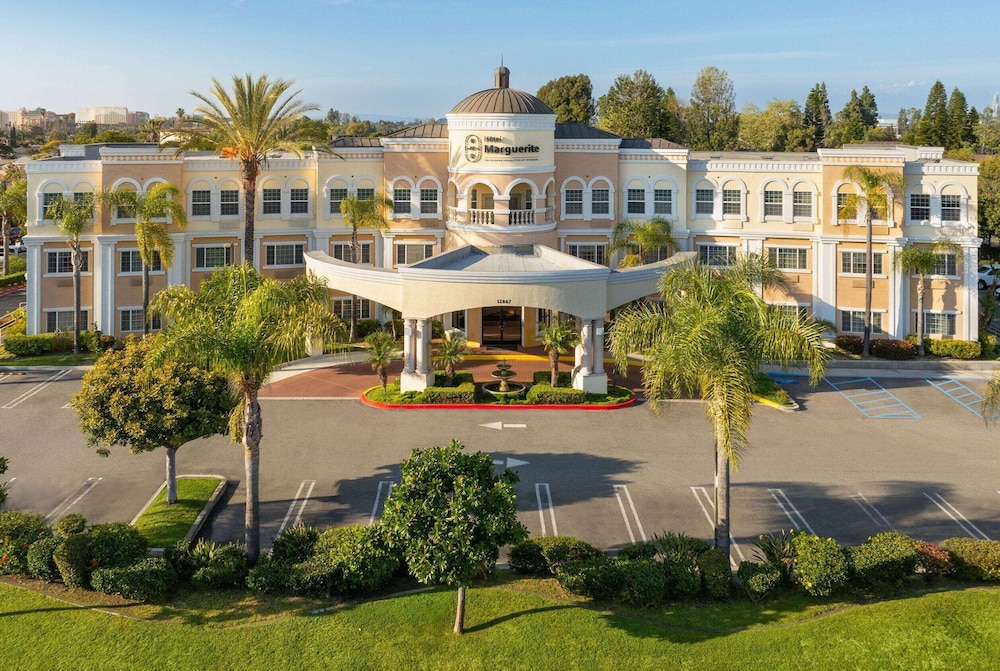 Hotel Marguerite Anaheim/Garden Grove, Trademark Collection 8/50