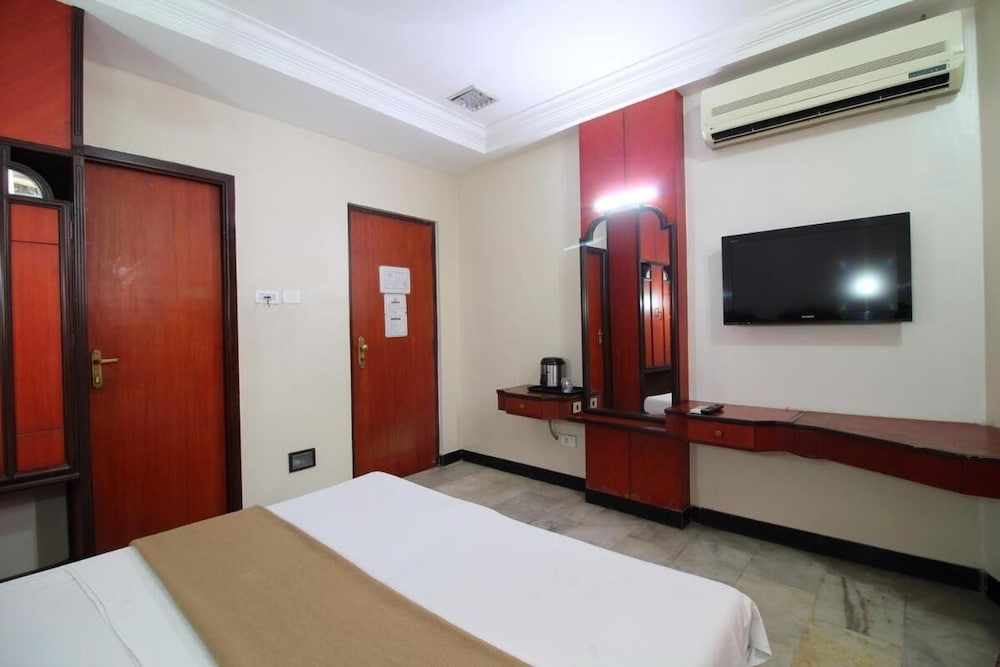 Hotel Naveen 6/15