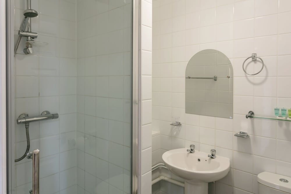 Roydon Marina Village Hotel 42/49