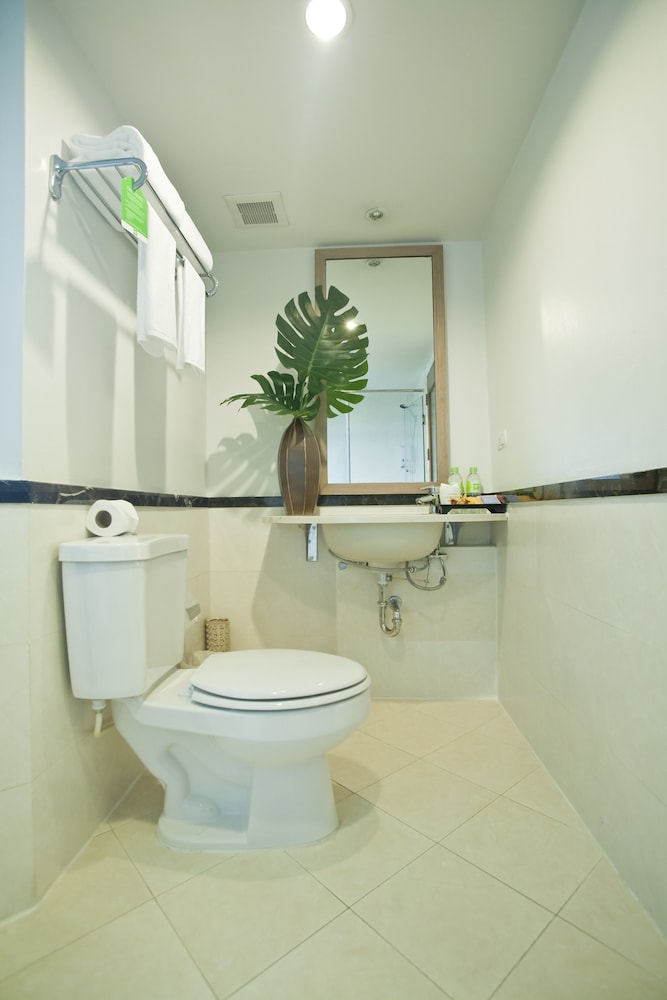 The Seasons Bangkok Huamark 46/48