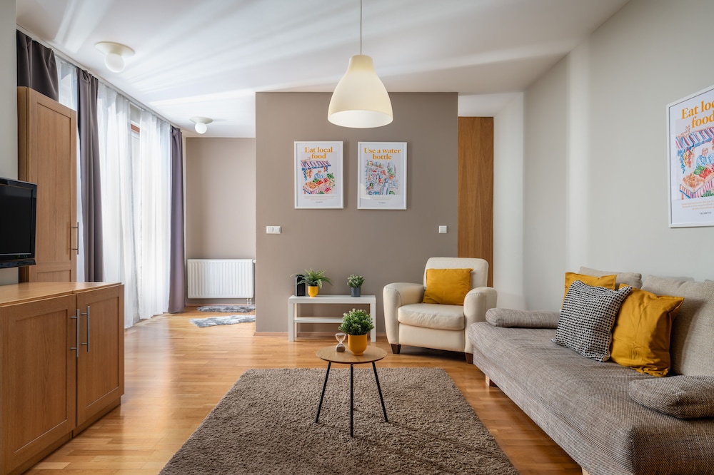 Central Passage Apartments 42/72