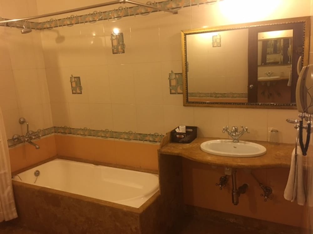Hotel Amarpreet, Aurangabad - AM Hotel Kollection 50/50