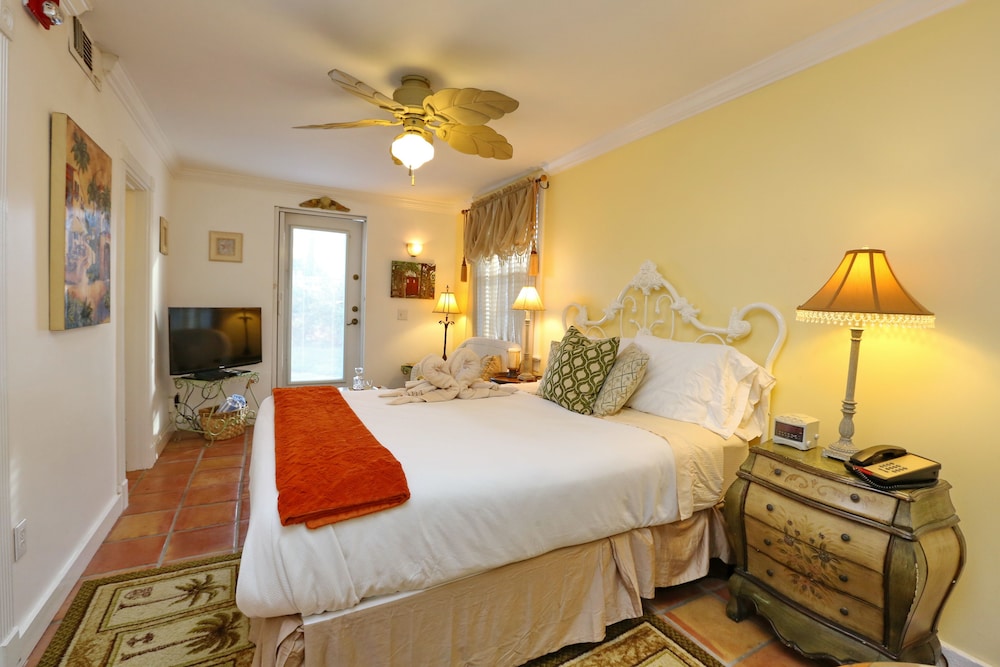 Beachfront Bed & Breakfast 12/46