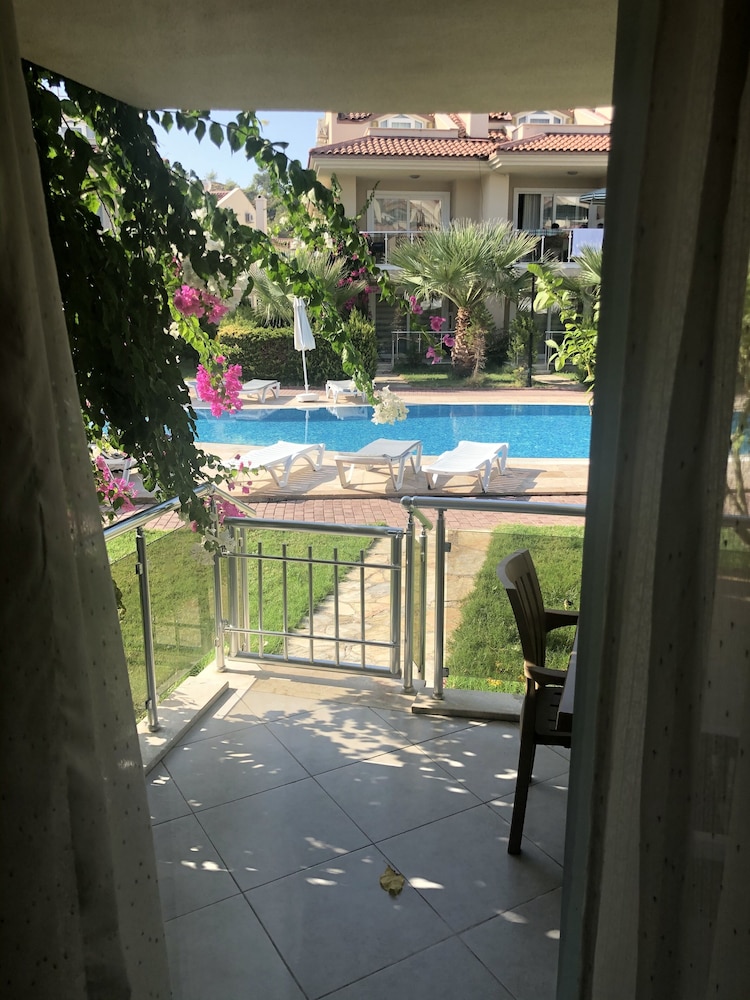 Sunset Beach Club 17/50