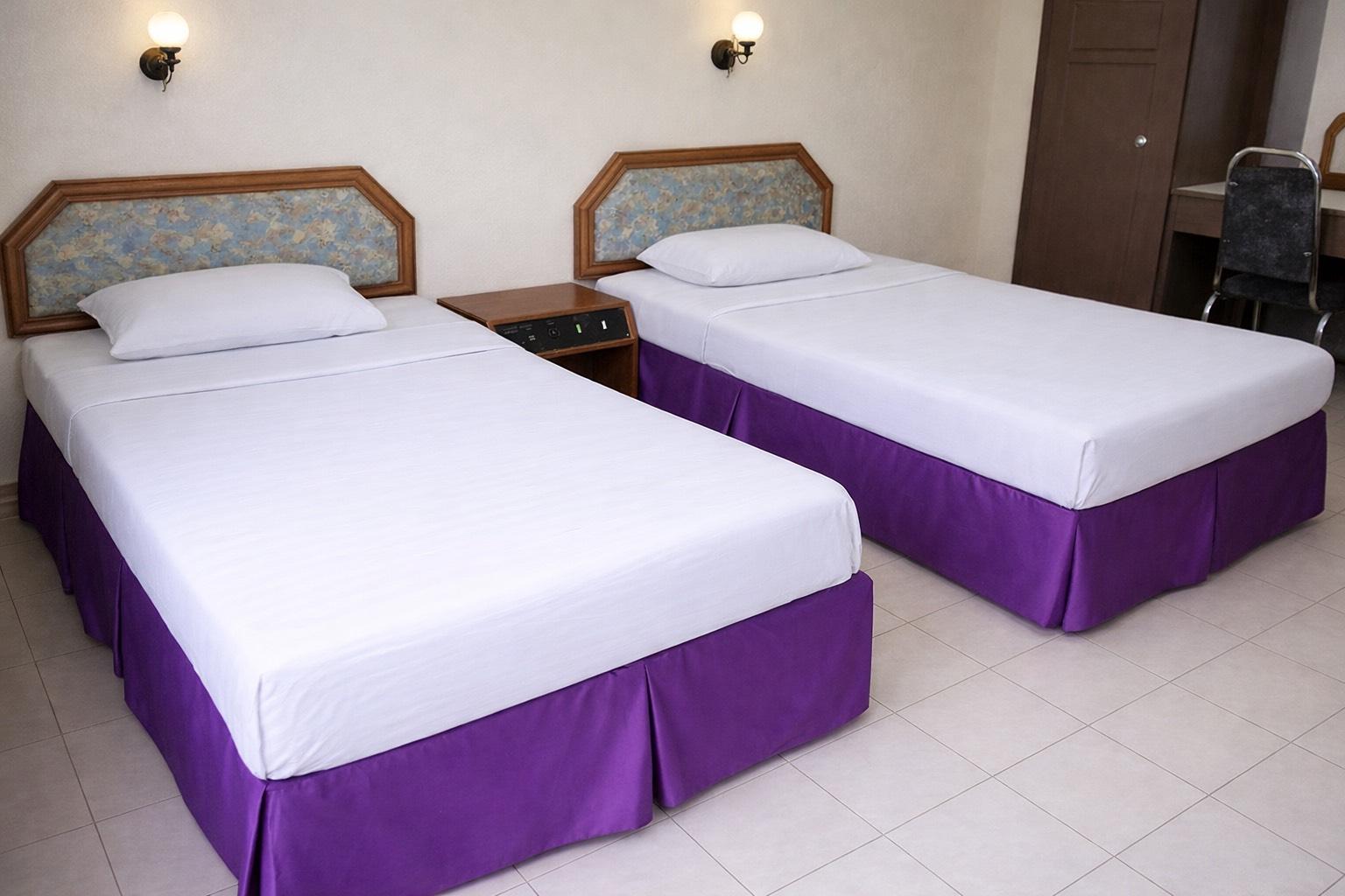 DELUXE, TWIN BEDS