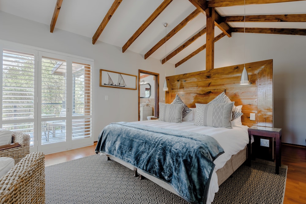 Elephant Hide of Knysna Guest Lodge 11/37