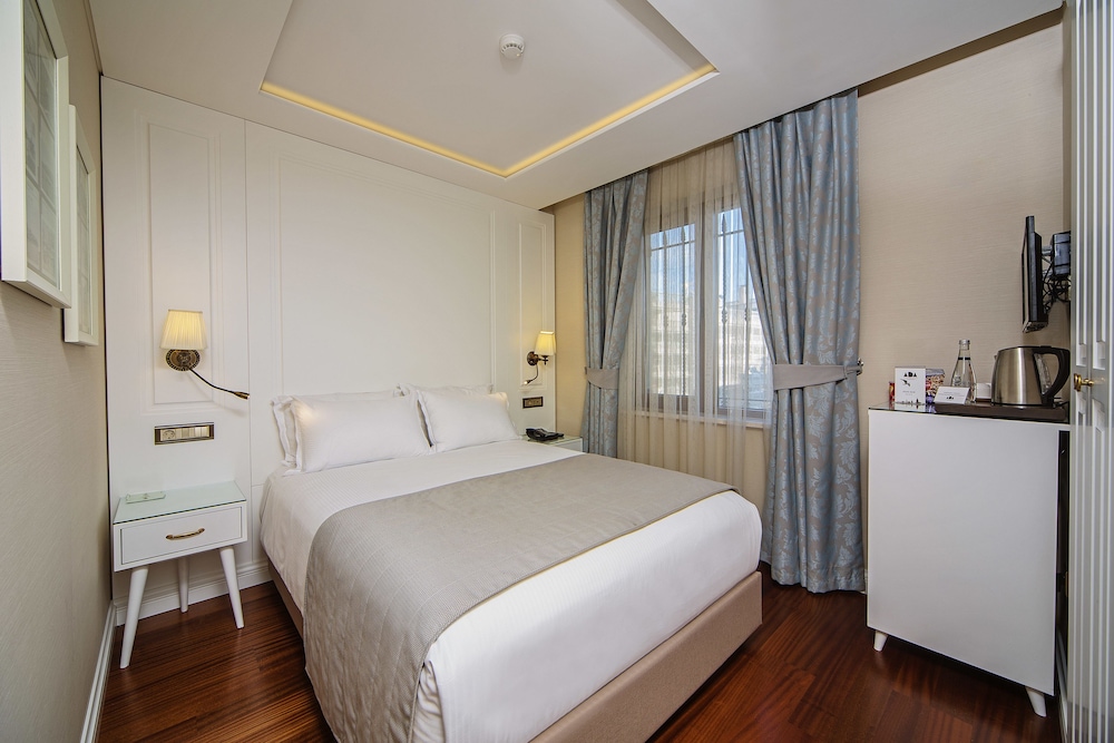 ECONOMY, SINGLE, DOUBLE BED