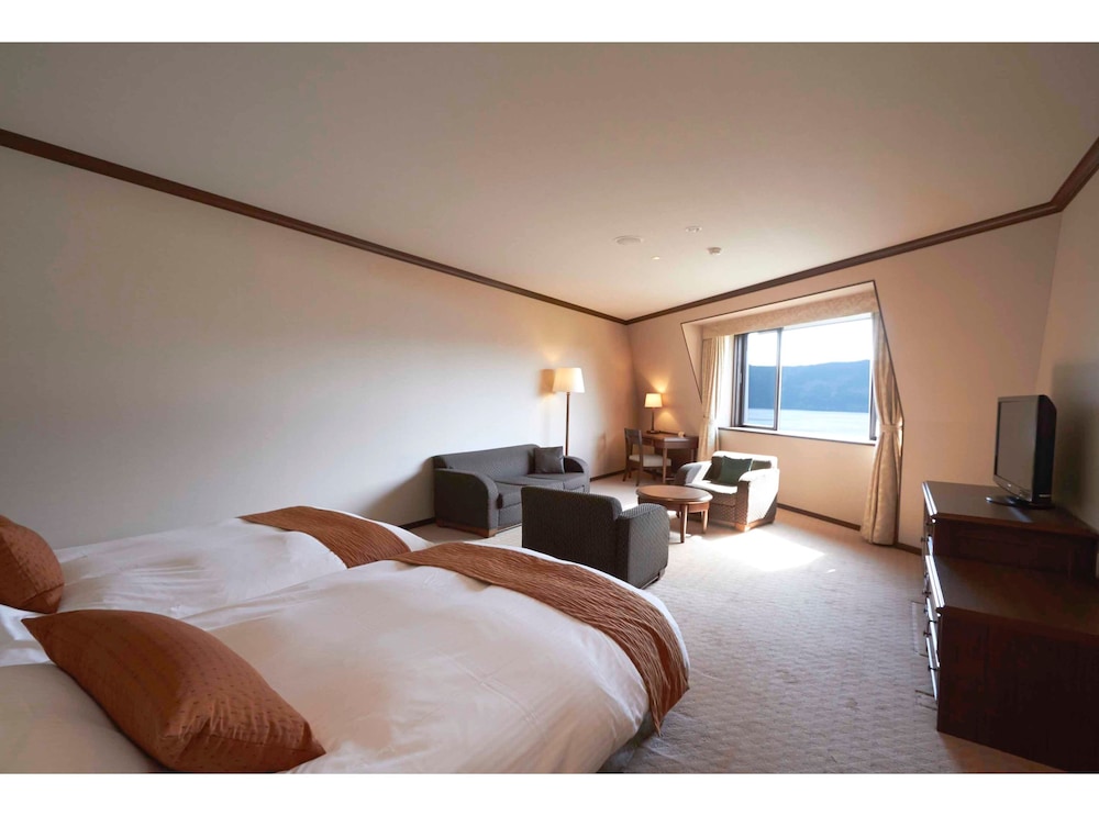 Hotel de Yama, Hakone Lakeside 6/66