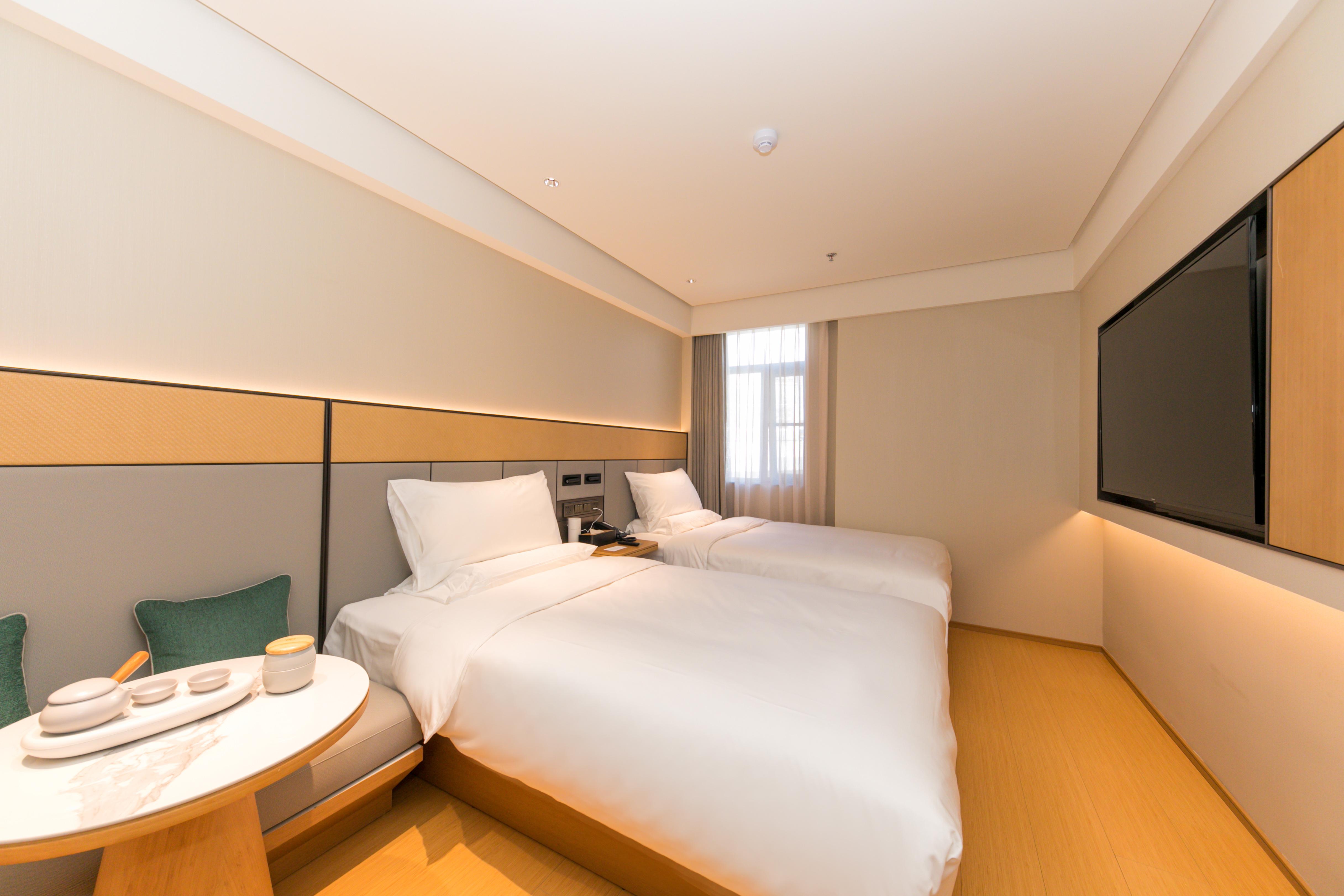Superior, Twin Beds, No Window