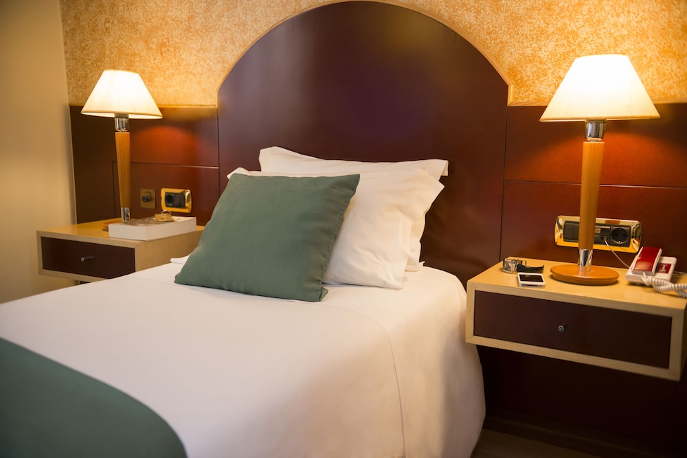 Internacional Hotel 9/48