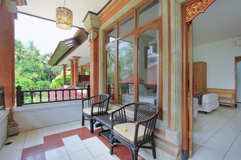 Puri Naga Beachfront Cottages 42/65