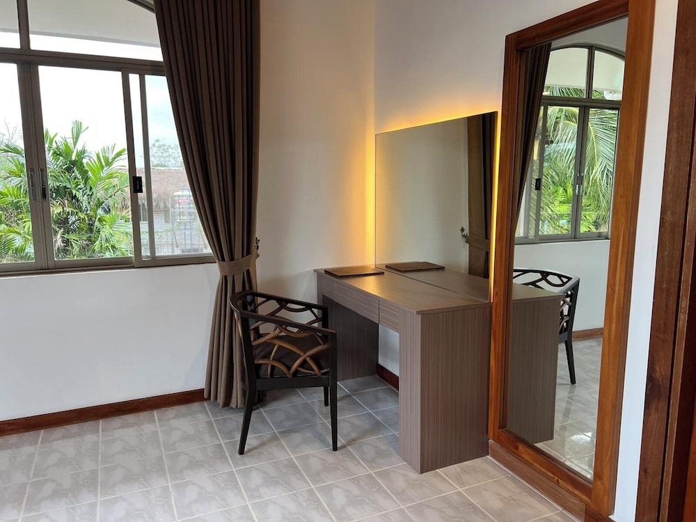 Linaw Beach Resort 50/73
