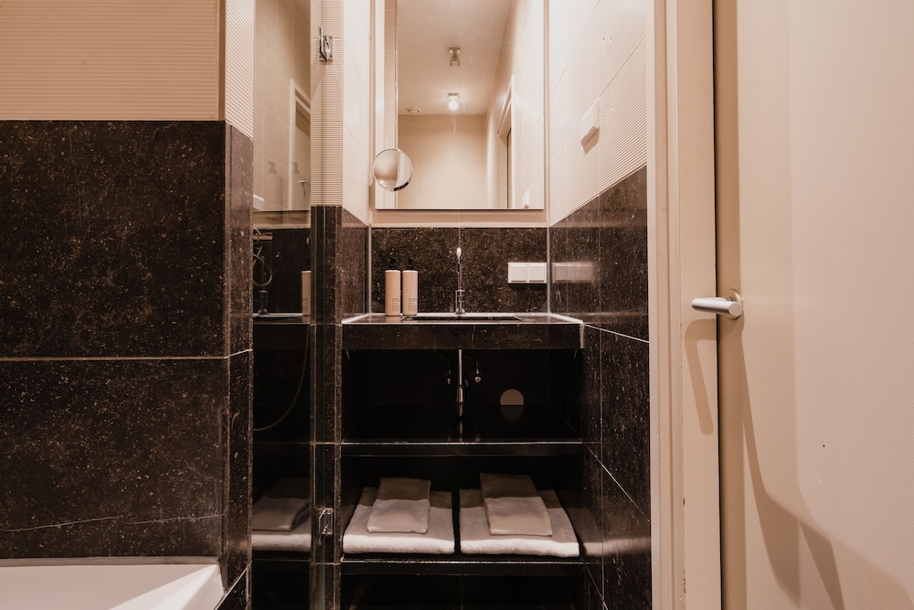 Executive, King Bed, Hotel Roemer 9/10