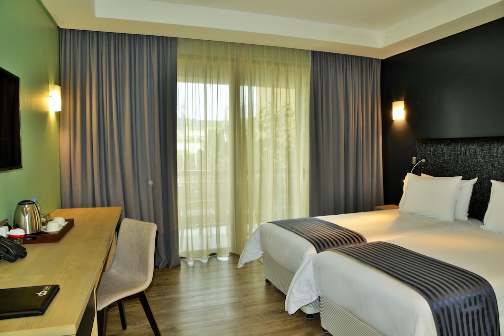 Mantis Epic Hotel And Suites 29/63