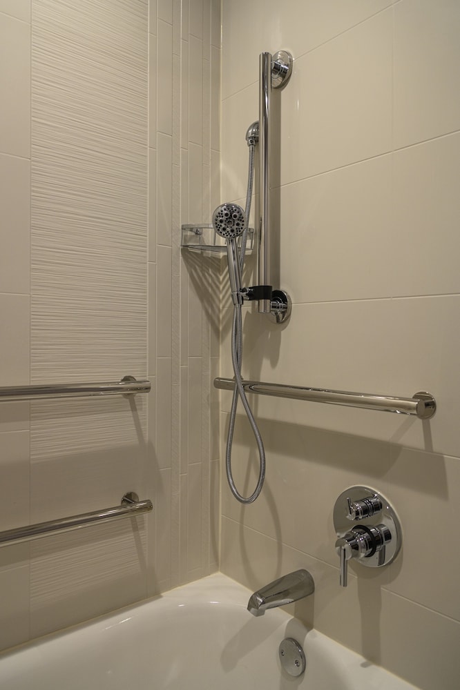 Hyatt Place Indianapolis / Fishers 34/69