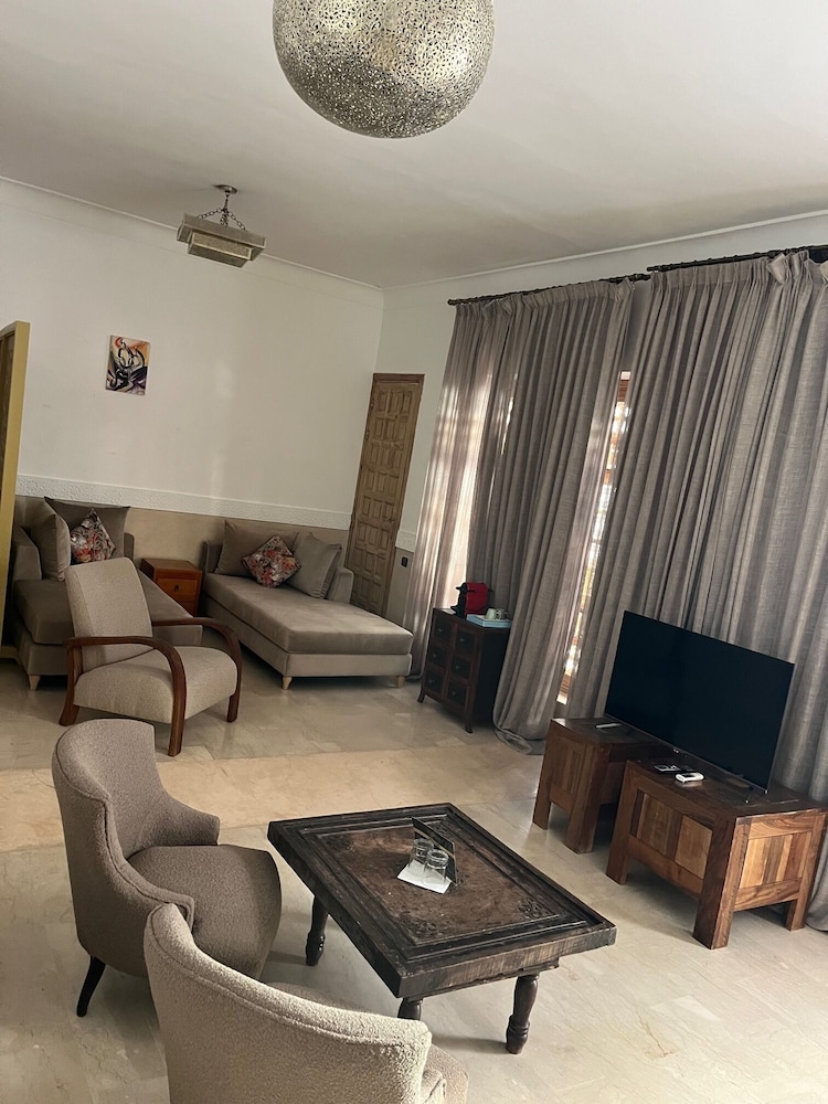 Riad Tahili 27/50