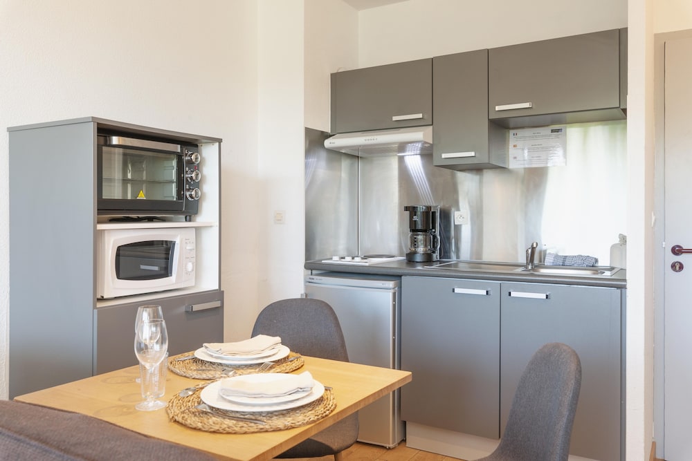 RESIDENCE LES JARDINS DU LAC CERISE HOTELS AND RESIDENCES 37/50