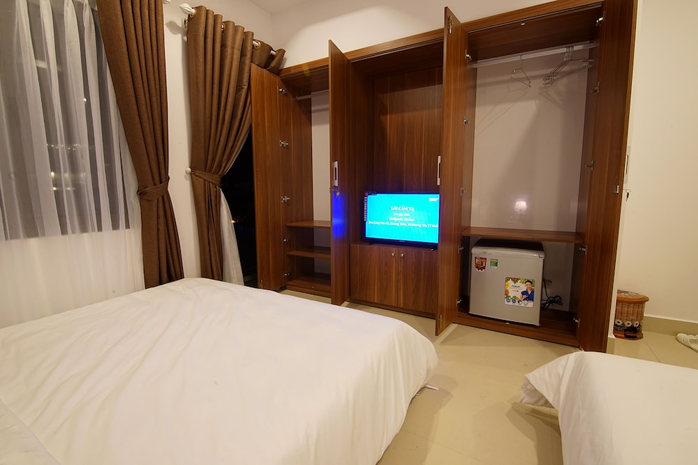 Poetic Hue Hotel 23/50