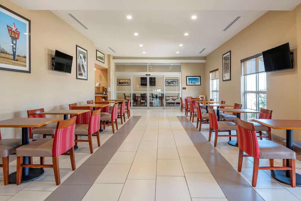 Comfort Suites Lubbock TX 32/43