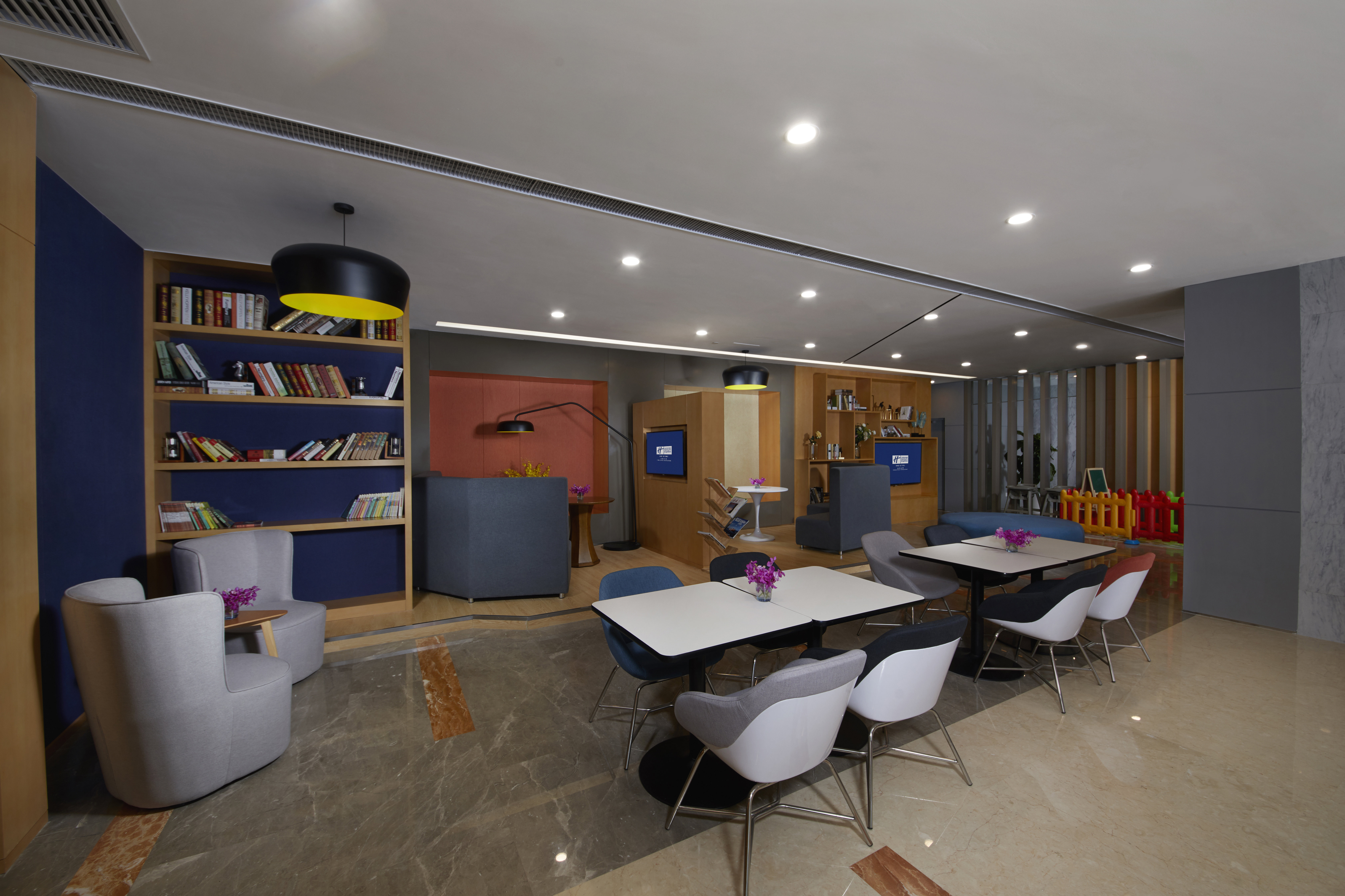 Holiday Inn Express Zhengzhou Zhengdong 47/73