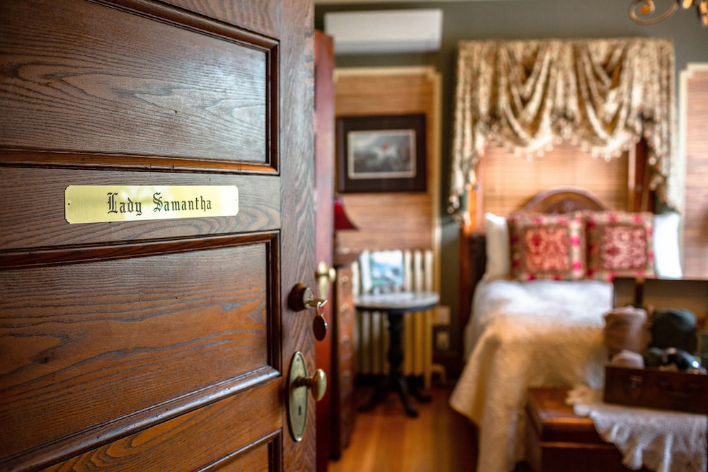 Mathis House, A Victorian Bed & Breakfast and Tea Room at 600 Main 7/50