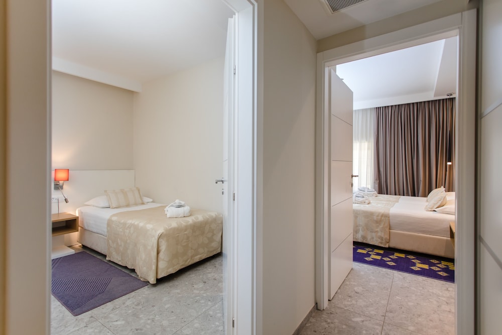 Lero Hotel 28/82