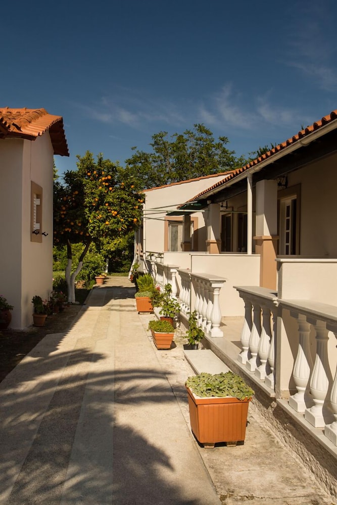 Paradise Village 5/40