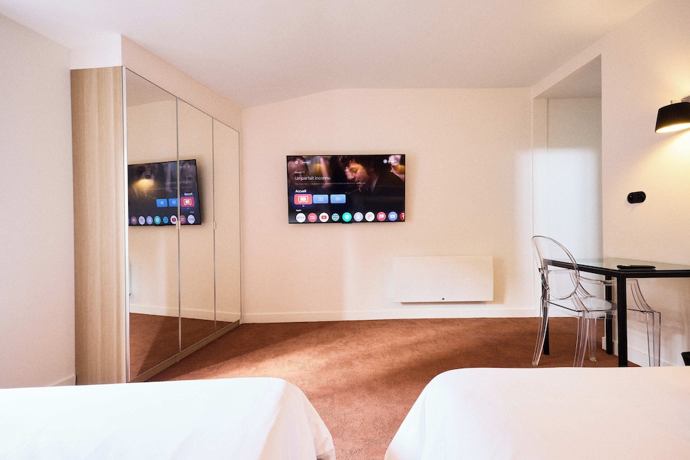 غرفة رباعية بسرير كوين، HOTEL HENRI IV 3/8