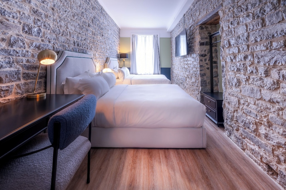 Superior, 2 Queen Beds, Acadia Hotel 5/7