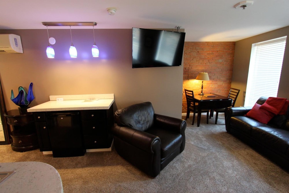 Lodging at the Gaffer Inn 33/48
