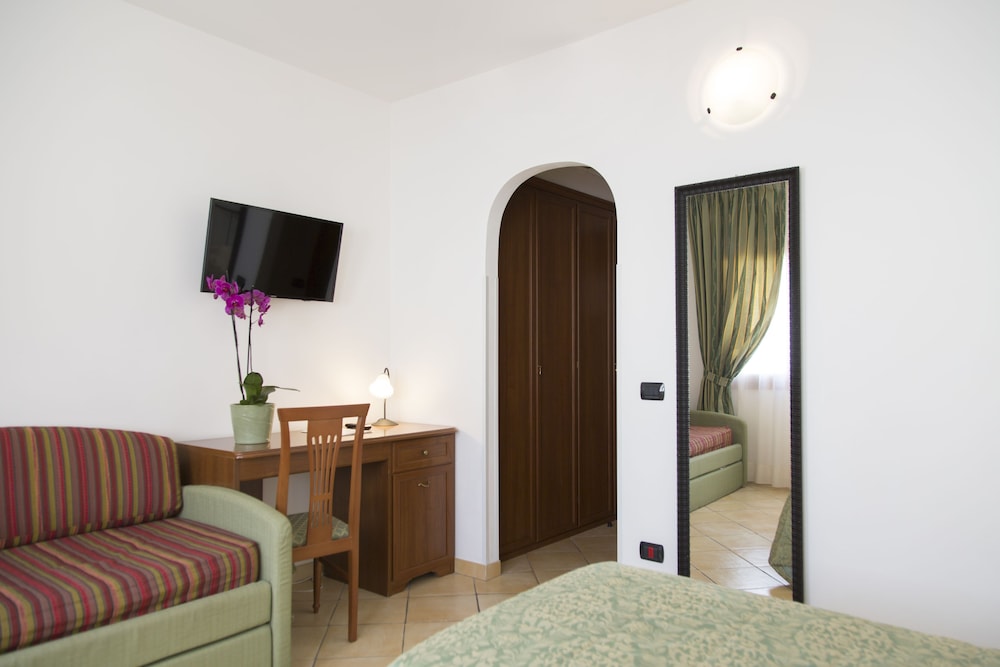 Blu Hotel Morisco Village 45/80