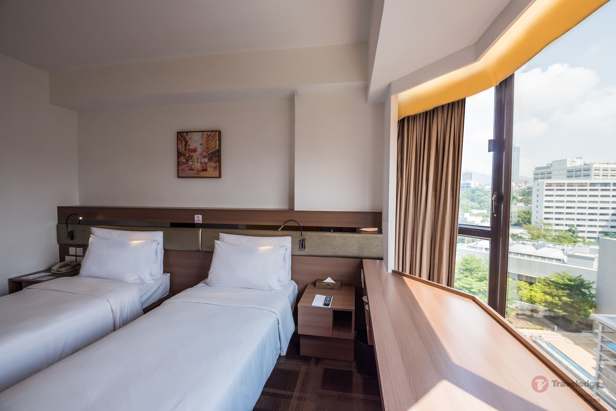 DELUXE, TWIN BEDS