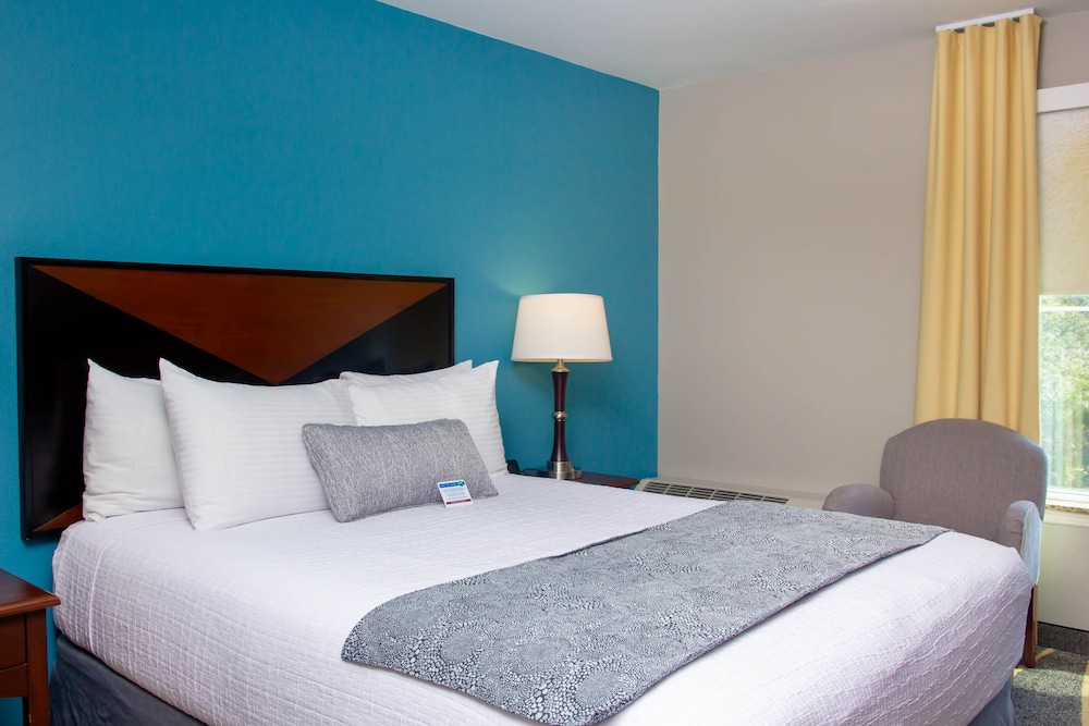 GUEST ROOM, PETITE, QUEEN BED