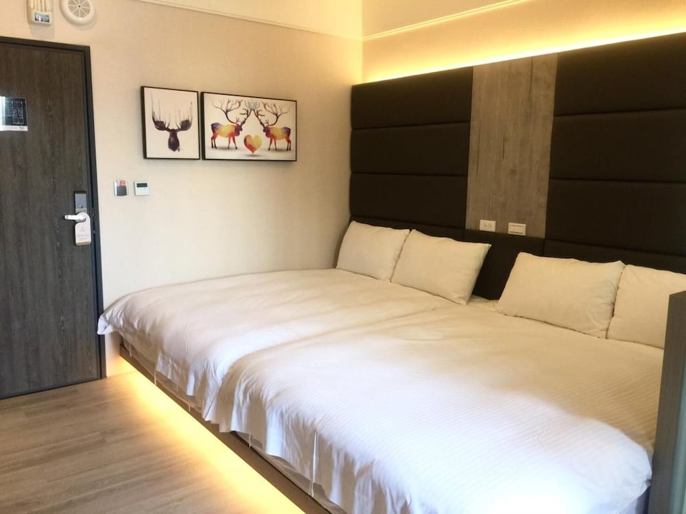 JOY INN 18/47