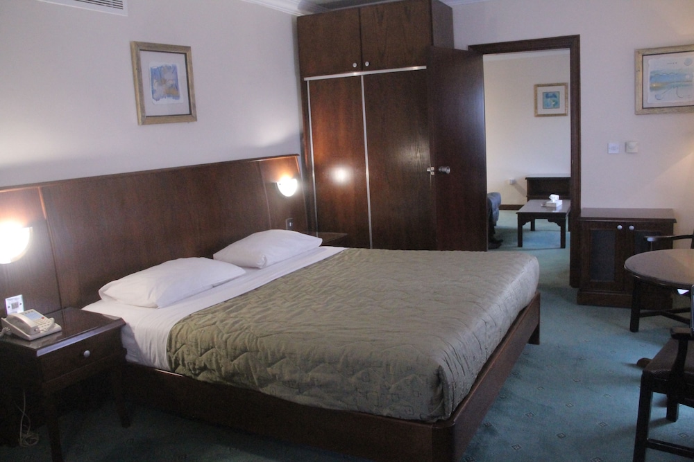 LE VENDOME HOTEL 12/47