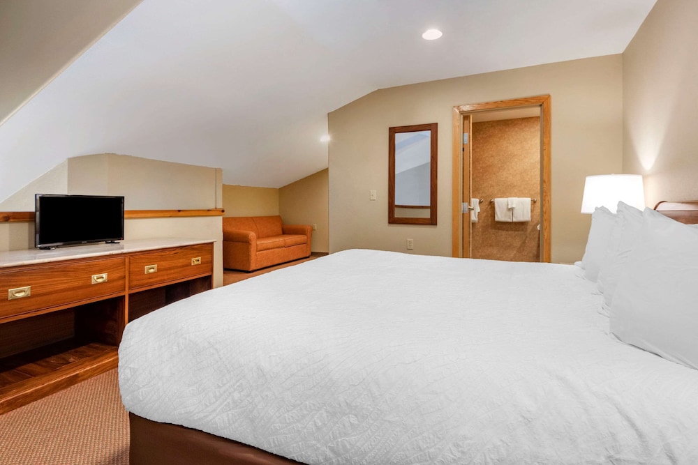 Mountain Edge Suites at Sunapee, an Ascend Collection Hotel 16/69