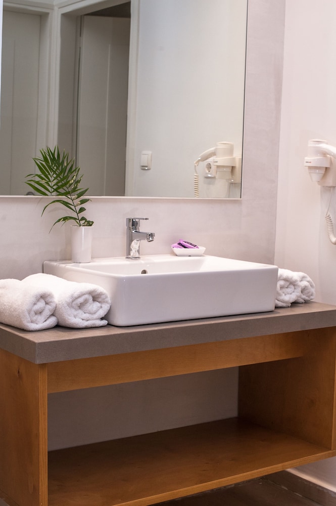 استوديو سوبيريور بسريرين منفصلين، Lotus Hotel Apartments 8/8