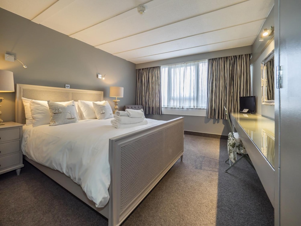 Hotel Wroxham 8/75